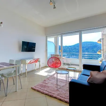 With Sea View S1 *